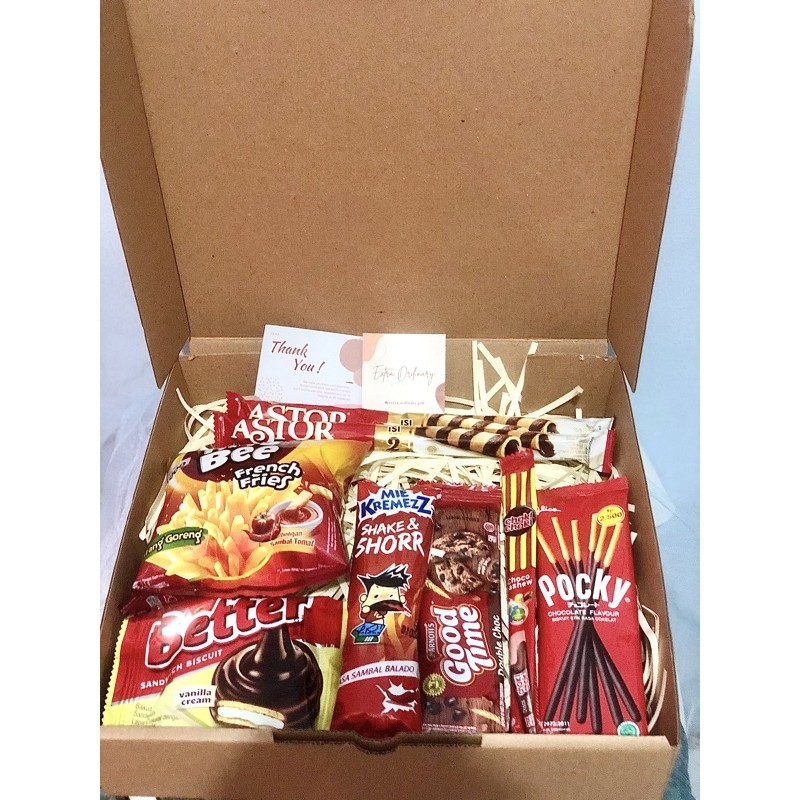 

SNACKBOX / SNACK BOX / SNACK BOX MURAH/ SNACK BOX PAKET HEMAT / HADIAH ULANG TAHUN / HAMPERS WISUDA