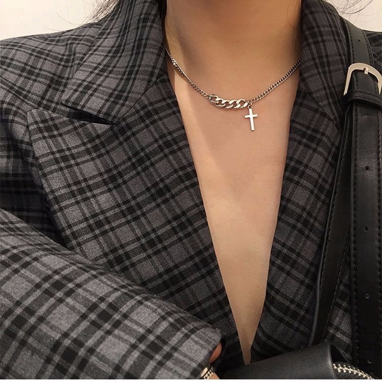 Kalung Choker Rantai Simple Dengan Liontin Salib Untuk Wanita