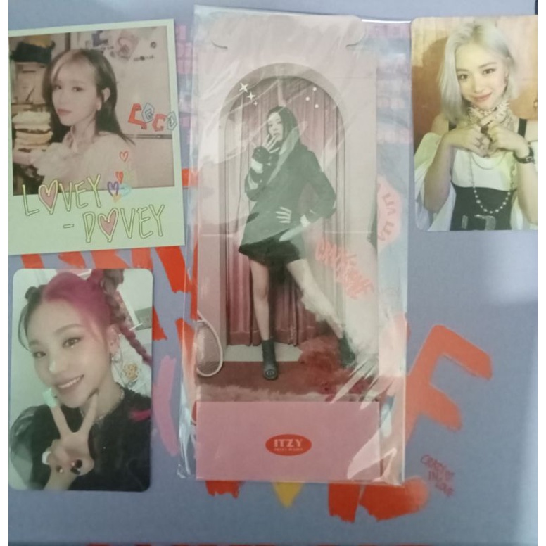 ALBUM, PC, POLAROID, STANDEE ITZY CRAZY IN LOVE