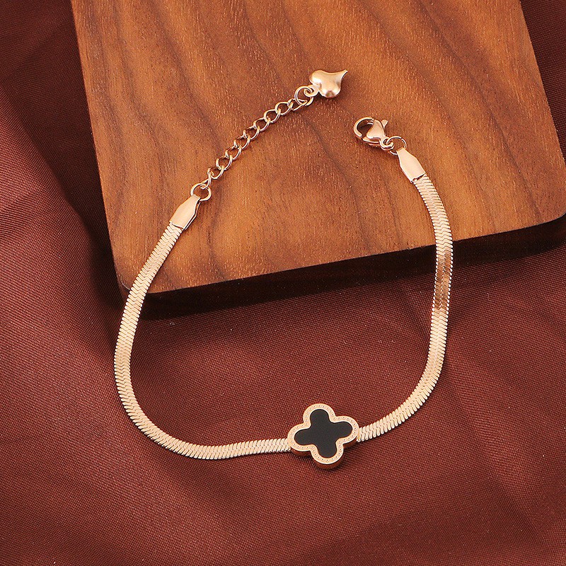 Gelang Tangan Gepeng Lucky Clover Titanium Korea Wanita Trendi Anti Karat