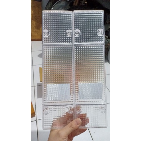 1 set = 2 buah mika lampu belakang L300 kiri dan kanan