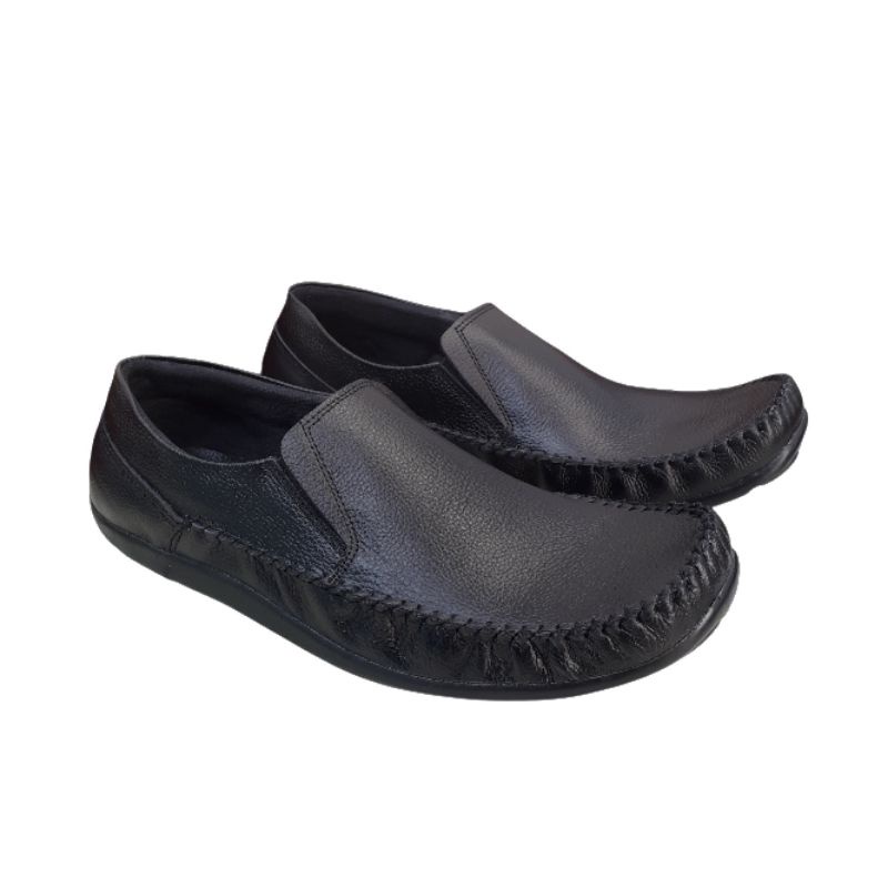 sepatu casual pria slip on terhits 2021