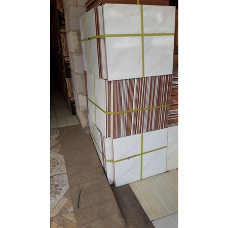 keramik ikad lantai 50x45 potongan glossy
