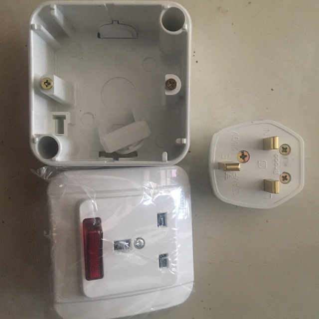 Stop kontak AC broco saklar tembok kaki 3 gepeng tanam 1 set