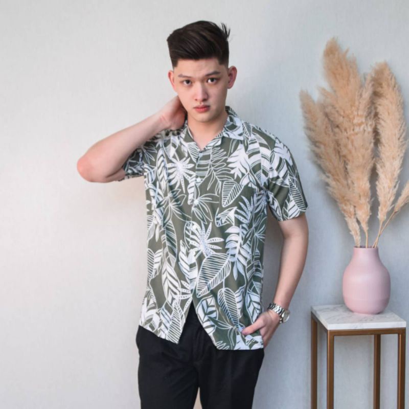 kemeja lengan pedek motif daun.E2004/hawaian