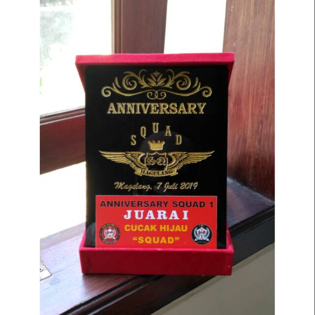 Lampu Plakat Hadiah Anniversary Bahan Akrilik Perpisahan Kenang-Kenangan Sekolah Event Hadiah Pernik