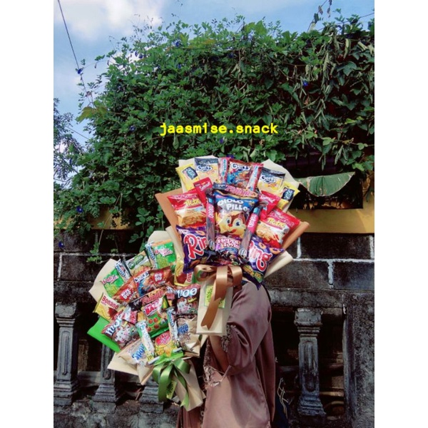 Buket snack murah, bucket makanan, bucket wisuda, bunga wisuda, bucket ujian, hadiah sidang murah