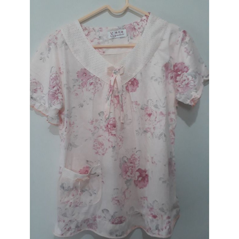 preloved /bekas kaos wanita motif bunga