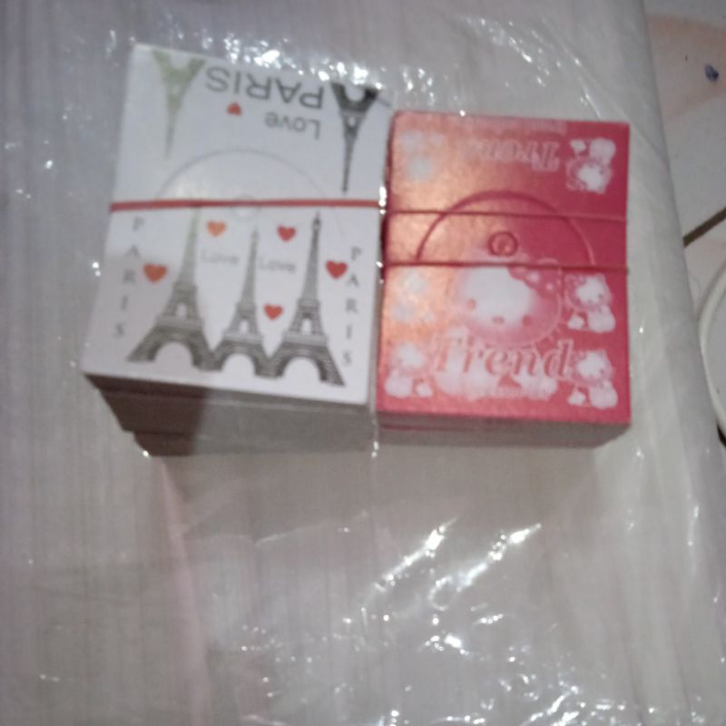 

plastik gantung plus label kertas untuk kalung kucing
