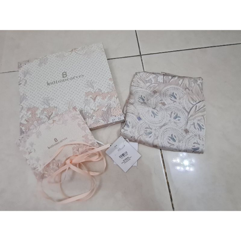 Preloved Buttonscarves Maharani Safed