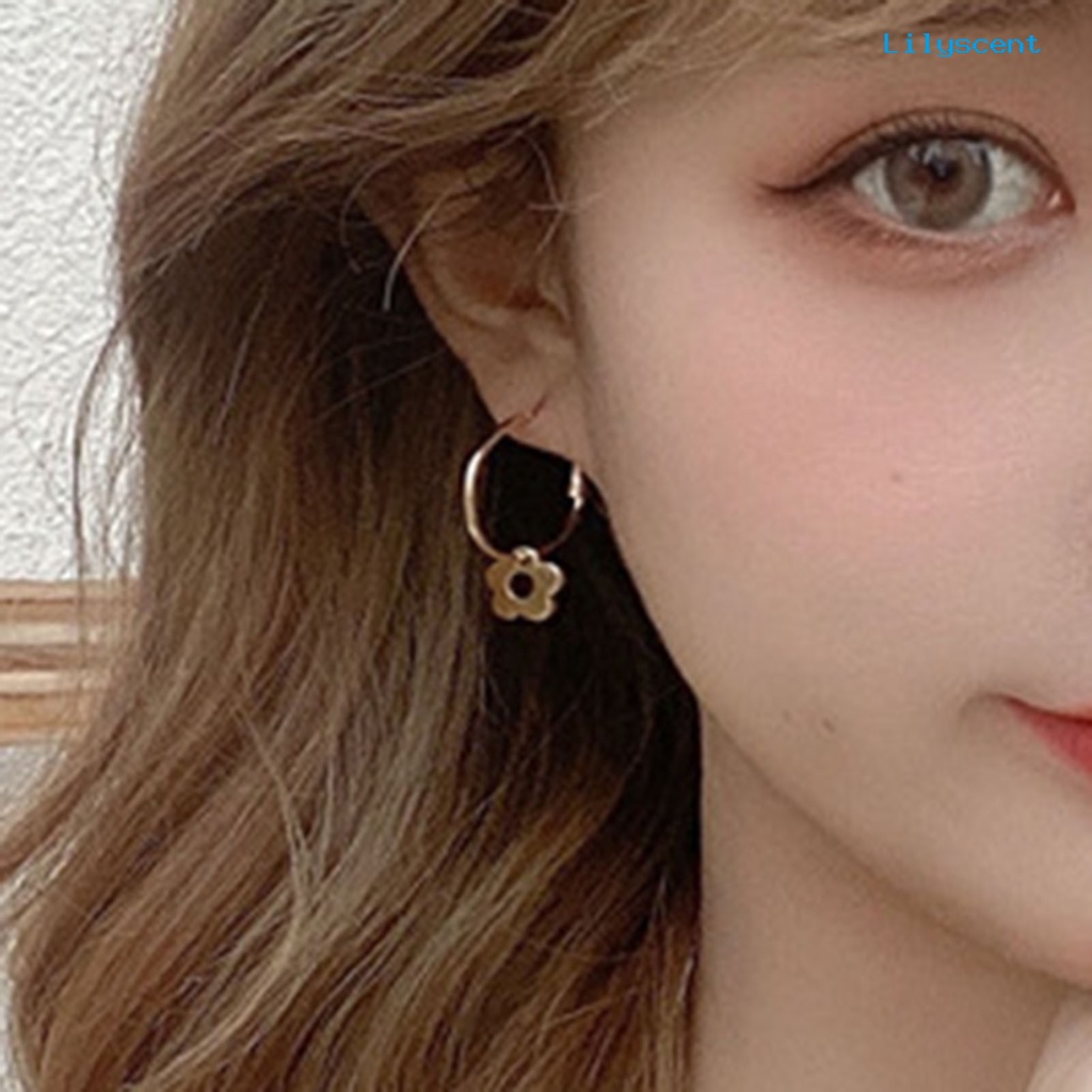 1 Pasang Anting Hoop Bentuk Bunga Bahan Metal Alloy Untuk Liburan