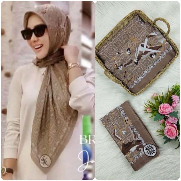 "SHAQY" HIJAB VOAL MOTIF BLACK GOLD MONOGRAM