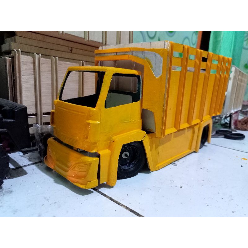 miniatur truk plastik | truk oleng | miniatur truk modifikasi