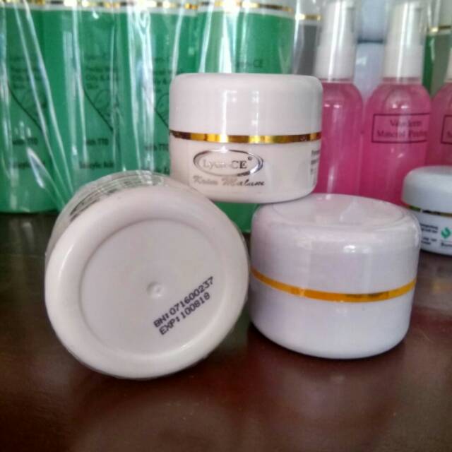 Vitaderm night cream/ Vitadetm Cream malam