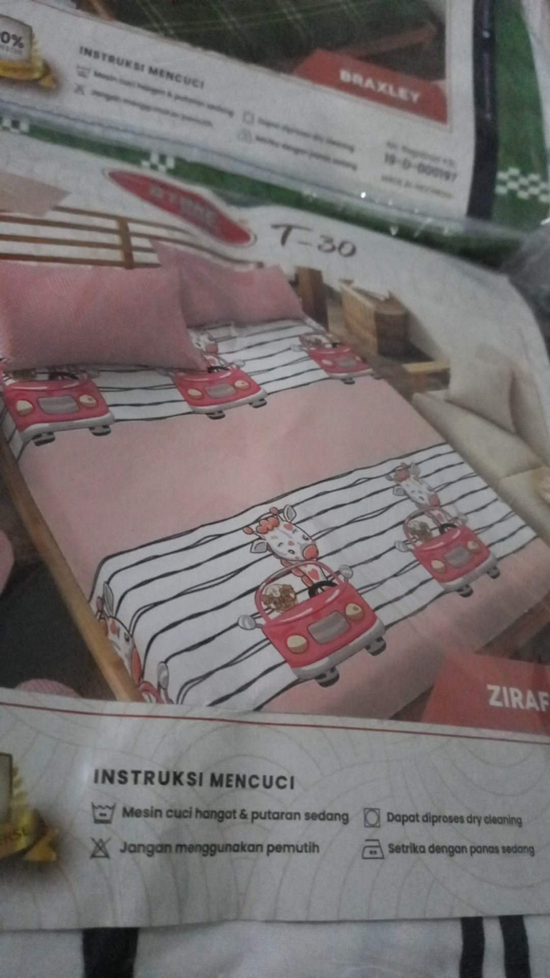 Sprei Kintakun Deluxe Ukuran 180 X 200 Tinggi 20 Motif Victor