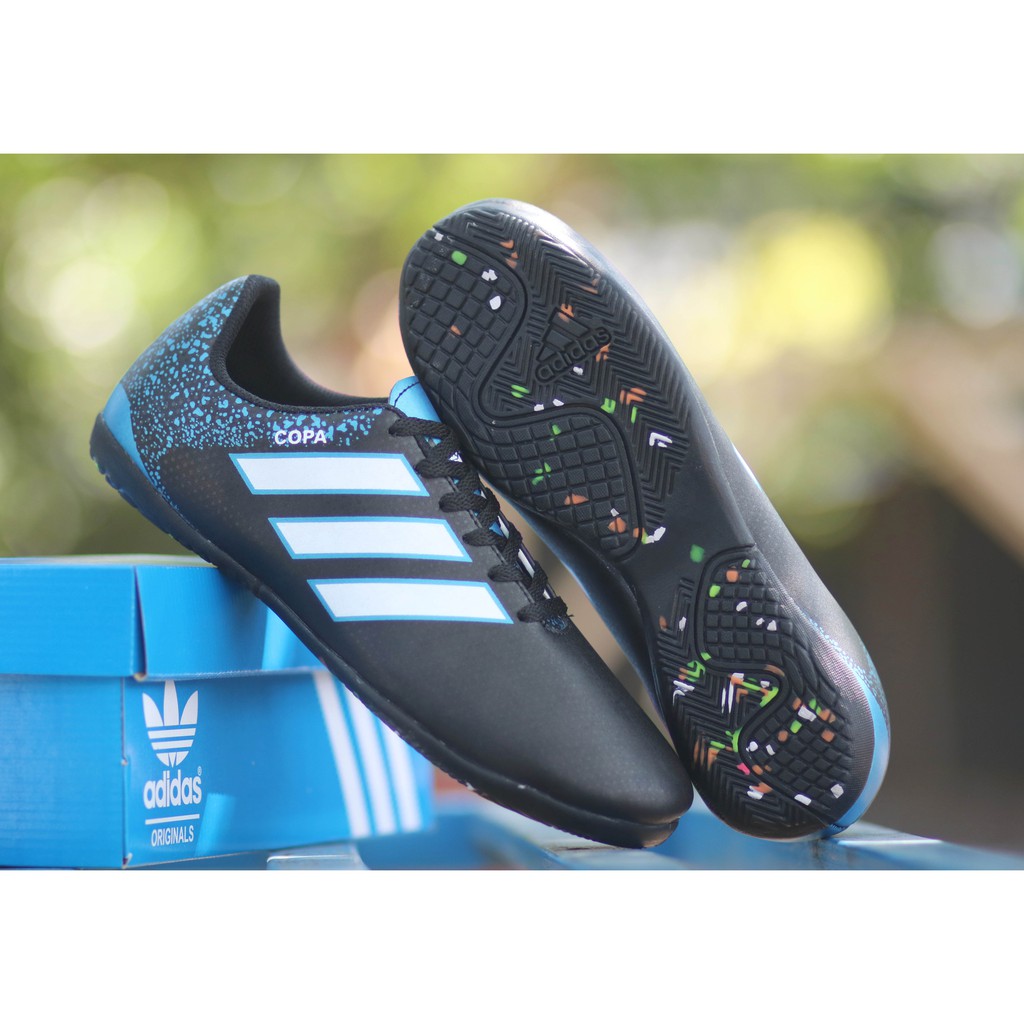 Sepatu futsal adidas pria terlaris