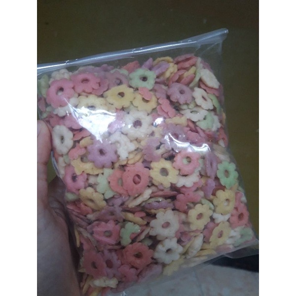 

Sakura / Keripik Bentuk Bunga Warna Warni / Cemilan Kering