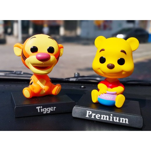 Pajangan Figure Miniatur Mobil WINNIE THE POOH and TIGGER Per Goyang Kepala Shacking Head Toy