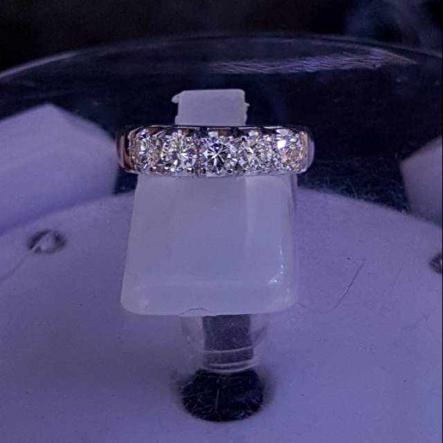 Cincin listring emas putih berlian besar