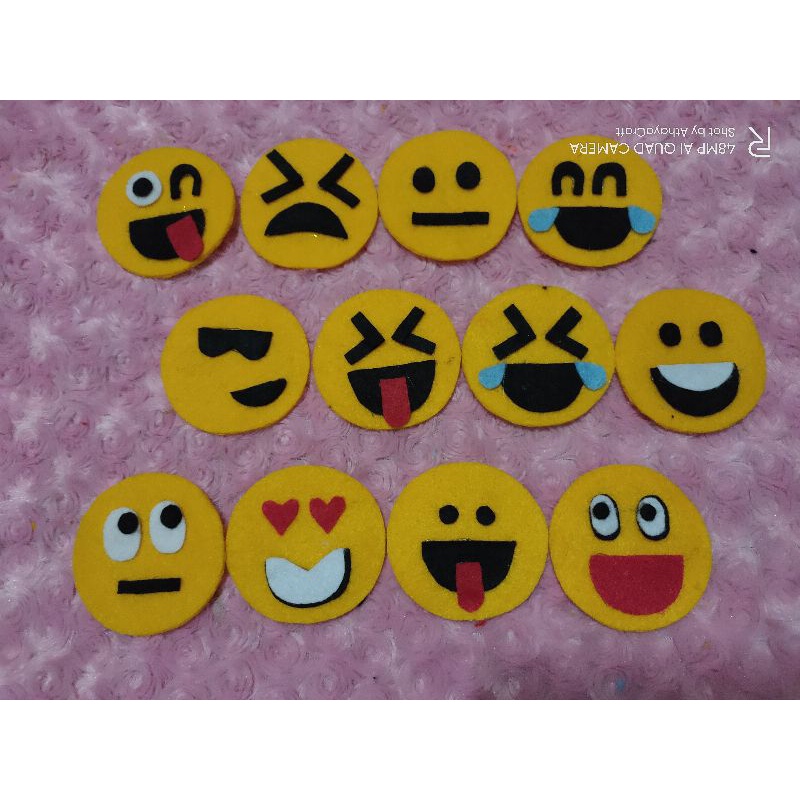 

Amplop Karakter Motif Emoticon