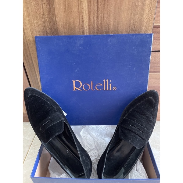 PRELOVED SEPATU HITAM ROTELLI