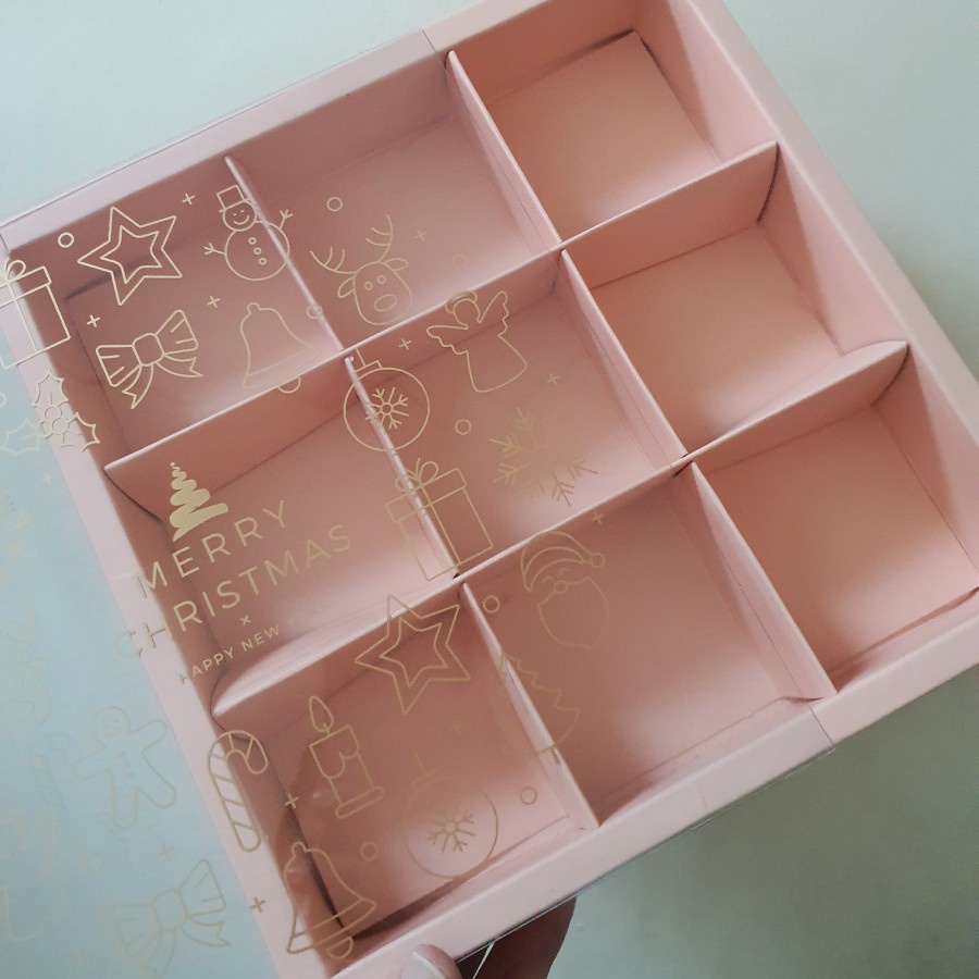 

(5 pcs) Box Nastar Sekat 9 PinkTutup Mika Motif Merry Christmas Dus Packaging Parcel Kue Eggtart Natal Ukuran 24x24x4.5 cm Belum ada penilaian 0 Terjual