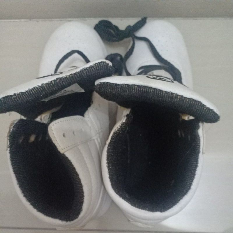 SEPATU ZUMBA PRELOVED LIKE NEW