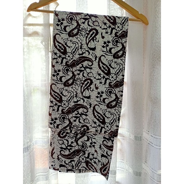 Kain batik rembang bermotif warna coklat