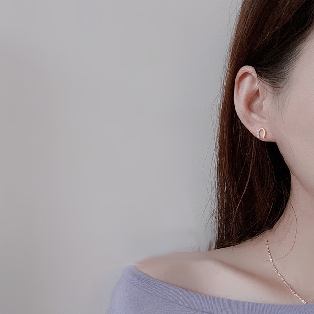 1 Pasang Anting Stud Bentuk U Bahan Zirkon Gaya Korea Untuk Wanita