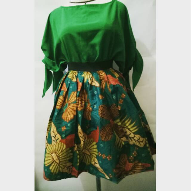 Stelan Batik Hijau. rok batik flare