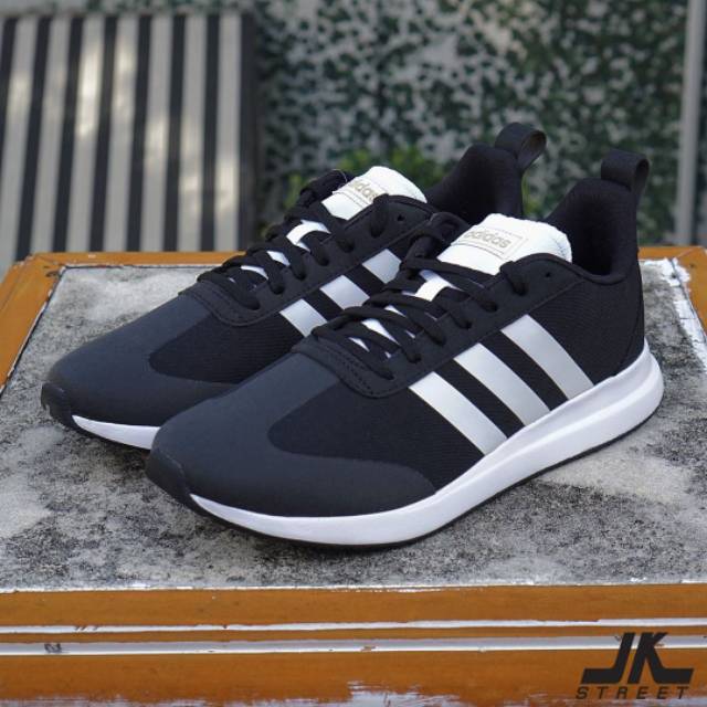 SEPATU PRIA ADIDAS ORIGINAL RUN 60S (EE9731)
