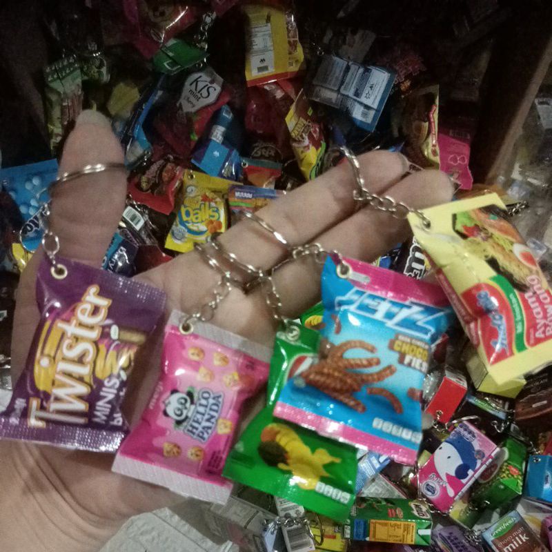LYSASHOP - GANTUNGAN KUNCI UNIK BENTUK CEMILAN SNACK HELLO KITTY DORAEMON-6