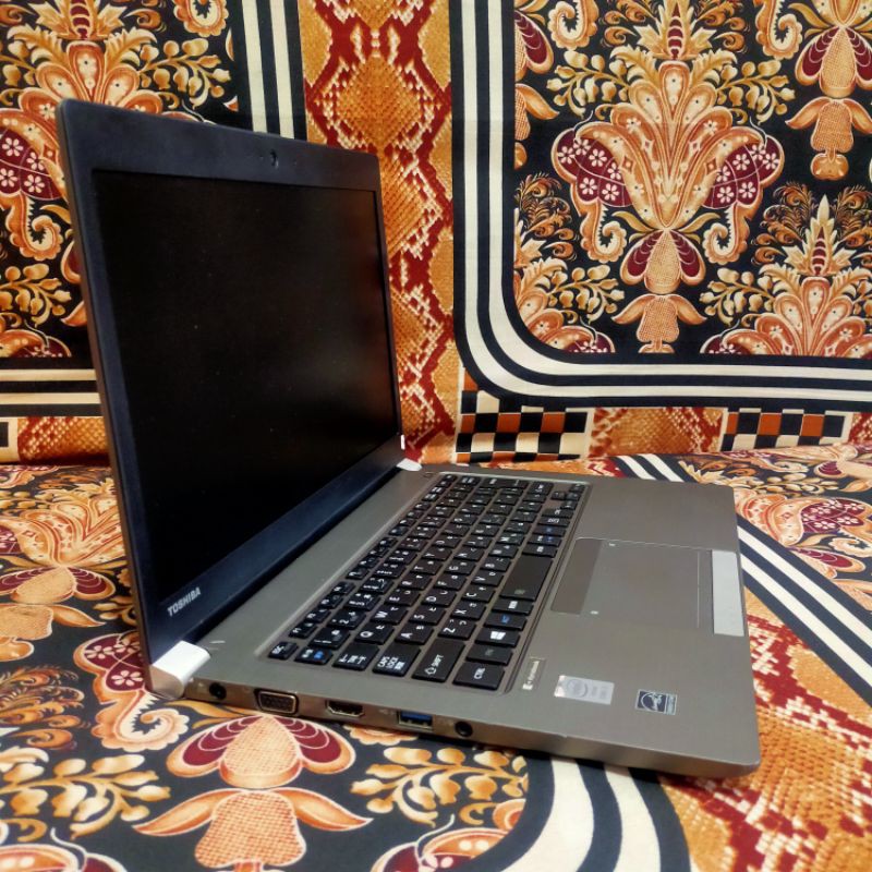 Laptop Toshiba Dynabook Core I5 Gen 5 RAM 8GB - SSD 256GB slim super murah
