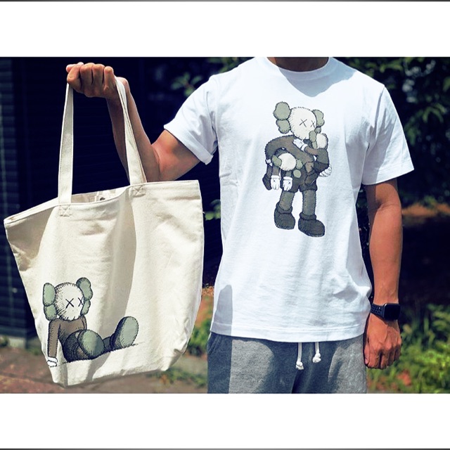 KAWS X UNIQLO UT SHIRT