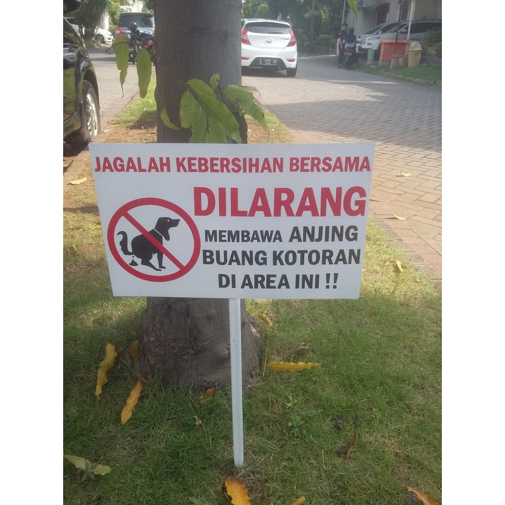 

sign tanda rambu hewan peliharaan buang kotoran injak rumput taman