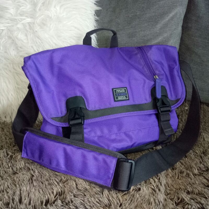 tas selempang merk K Swiss