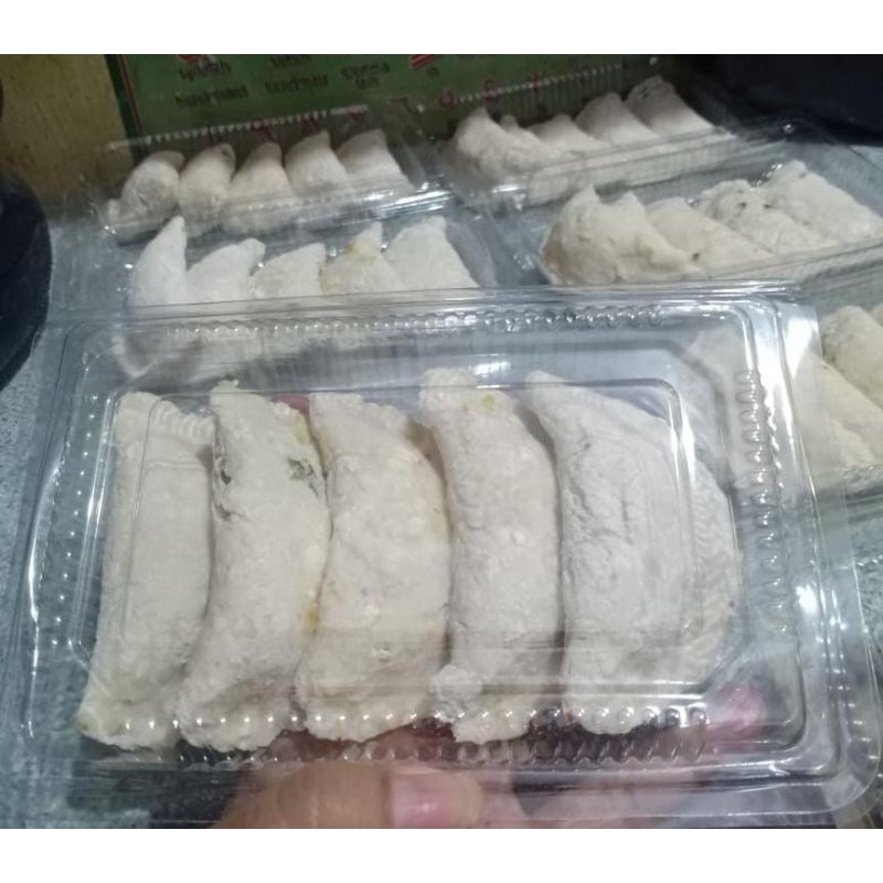 

cireng isi ayam suwir mentah