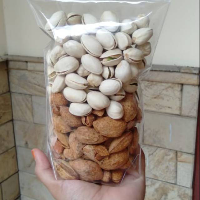 

Almond milk / pistachio