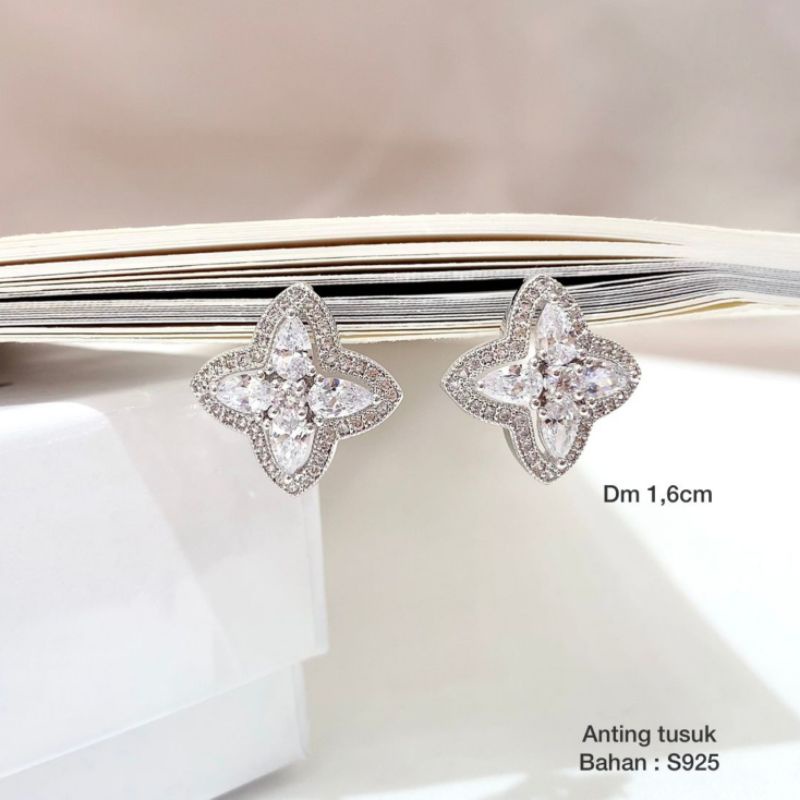 Anting Silver925 perak mata kilau Anti karat anti alergi Premium Quality Anti karat anti alergi Starling silver Swarovsky 18225