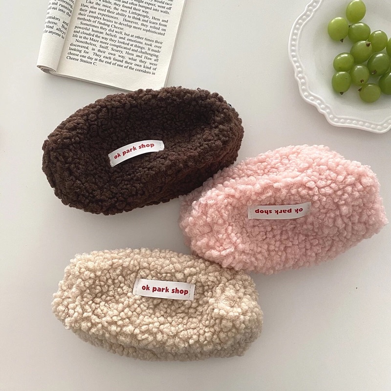 [READY STOK BISA COD] KOTAK PENSIL WOL BULU DOMBA SINTETIS LEMBUT FLUFFY PENCIL CASE AESTHETIC POUCH MAKE UP GAYA ANAK PEREMPUAN PELAJAR REMAJA CEWEK KOREA KAWAII KIYOWO CUTE VIRAL IMPOR ALAT TULIS BESAR LUCU FANCY UNIK MURAH TAS TEMPAT ALAT TULIS JUMBO