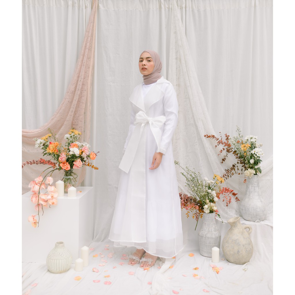 Dailydarling Anaya White Dress (Dress Saja, Outer Organza Dijual Terpisah)