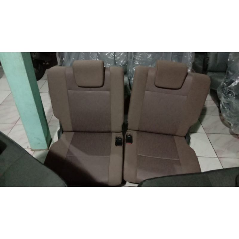 Jok mobil xenia 2018 ori baris tengah belakang