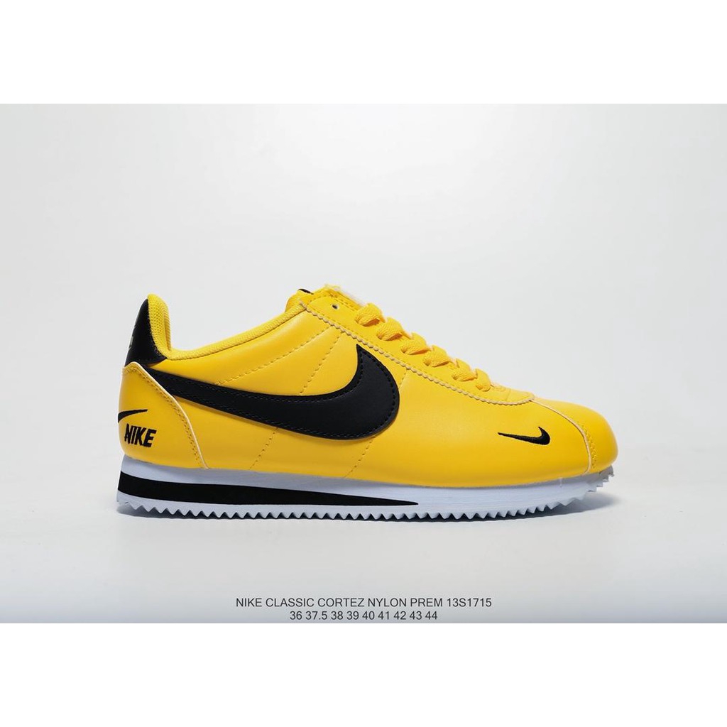 sepatu nike classic