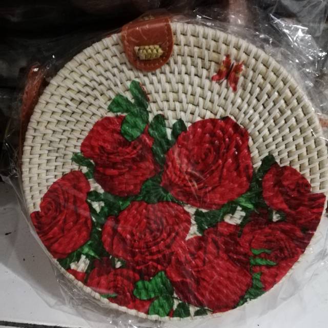 Tas rotan bali motif bunga mawar