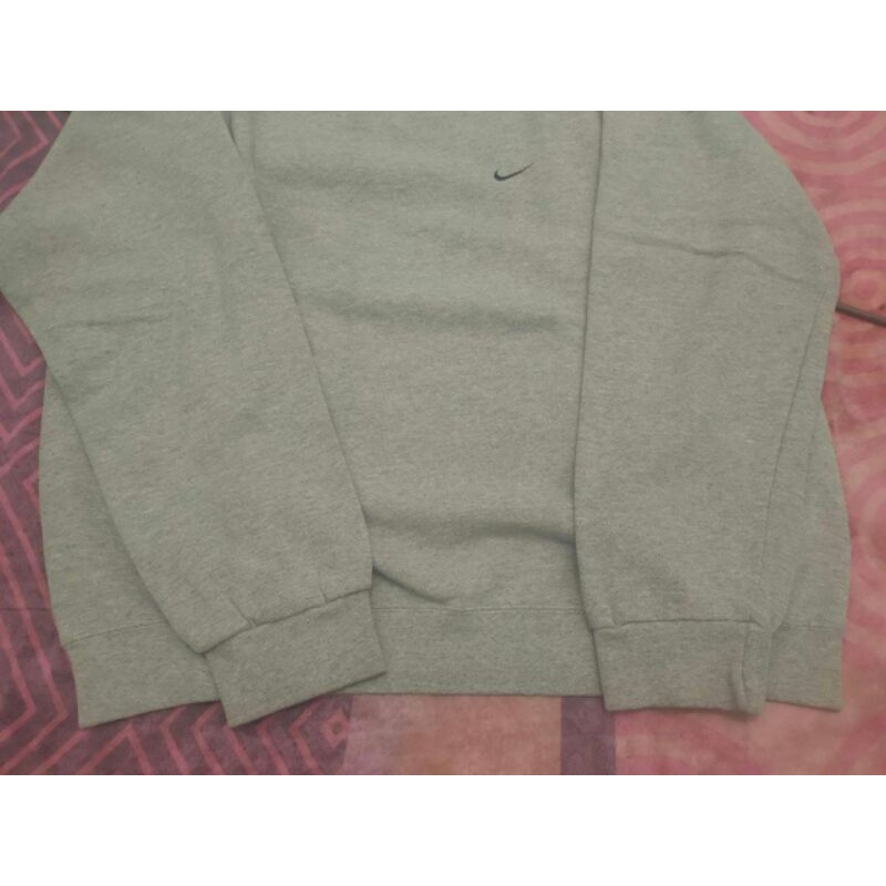 crewnek nike small swoosh