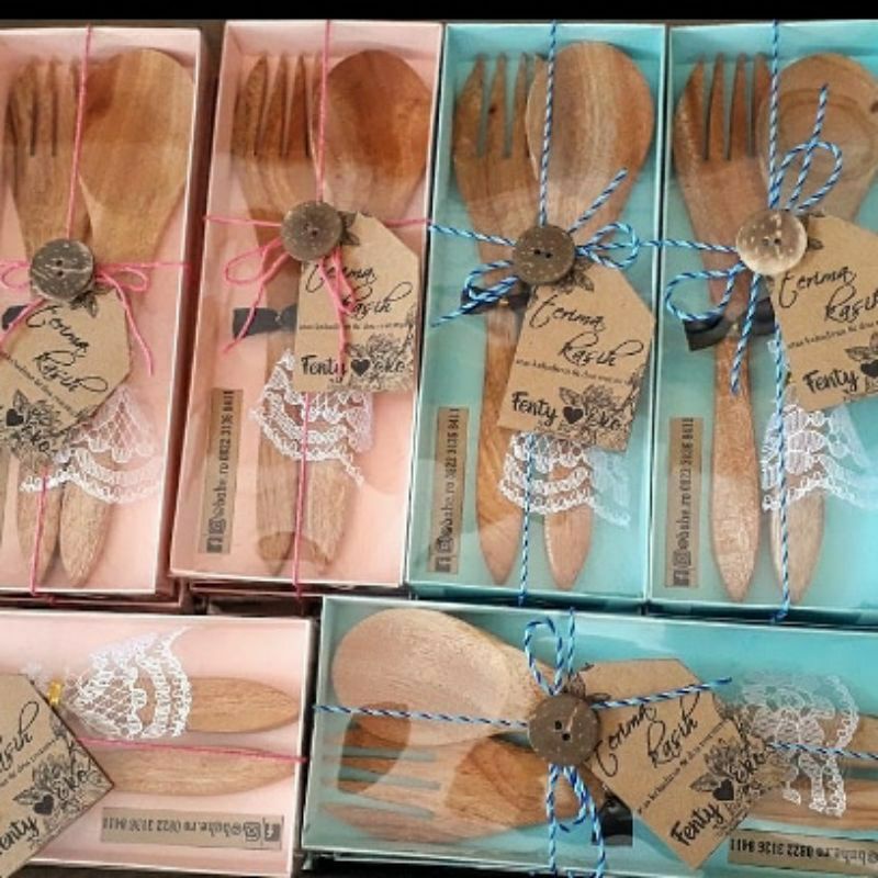 souvenir sendok garpu kayu kemas box