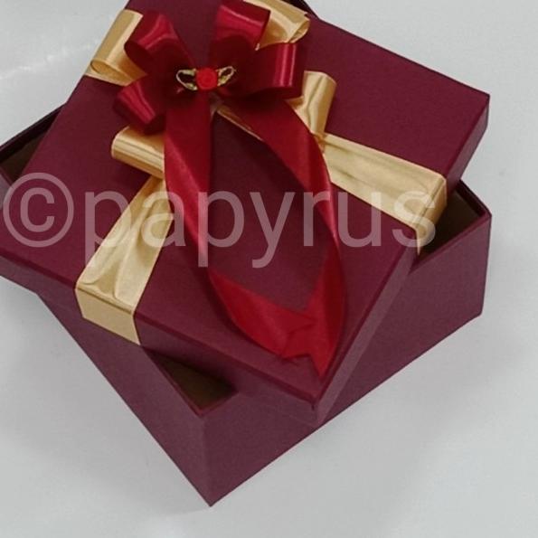 

➱ Papyrus 15x15 tinggi 10cm Kotak Kado Gift Box Hadiah ♔