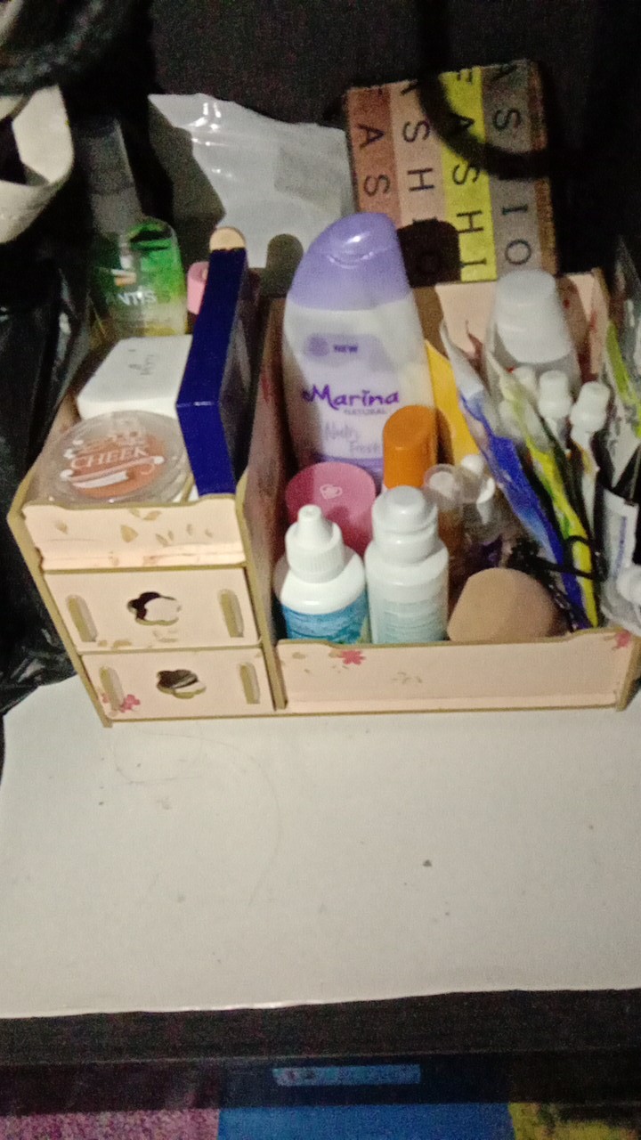Rak Kosmetik Make Up Organizer Kotak / Wadah Tempat Meja Rias Makeup Serbaguna Multifungsi