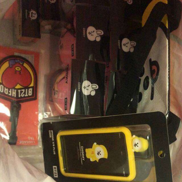 ORDERED Pelunasan BT21 Bagcharm Rj, Passport case Tata, dan Figure keyring Rj