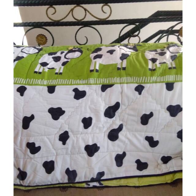 Preloved bedcover motif sapi